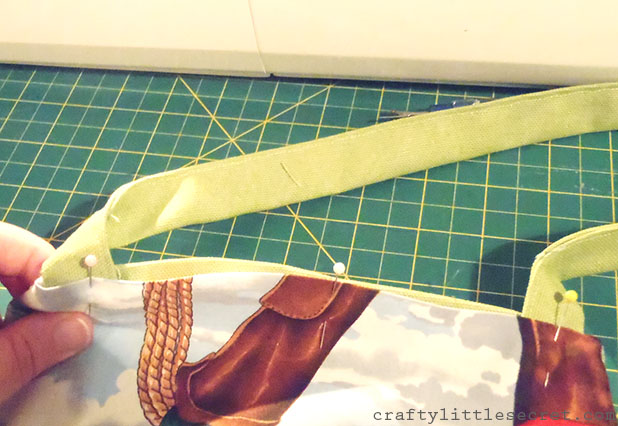 Crafty Little Secret - DIY Apron Tutorial - www.craftylittlesecret.com